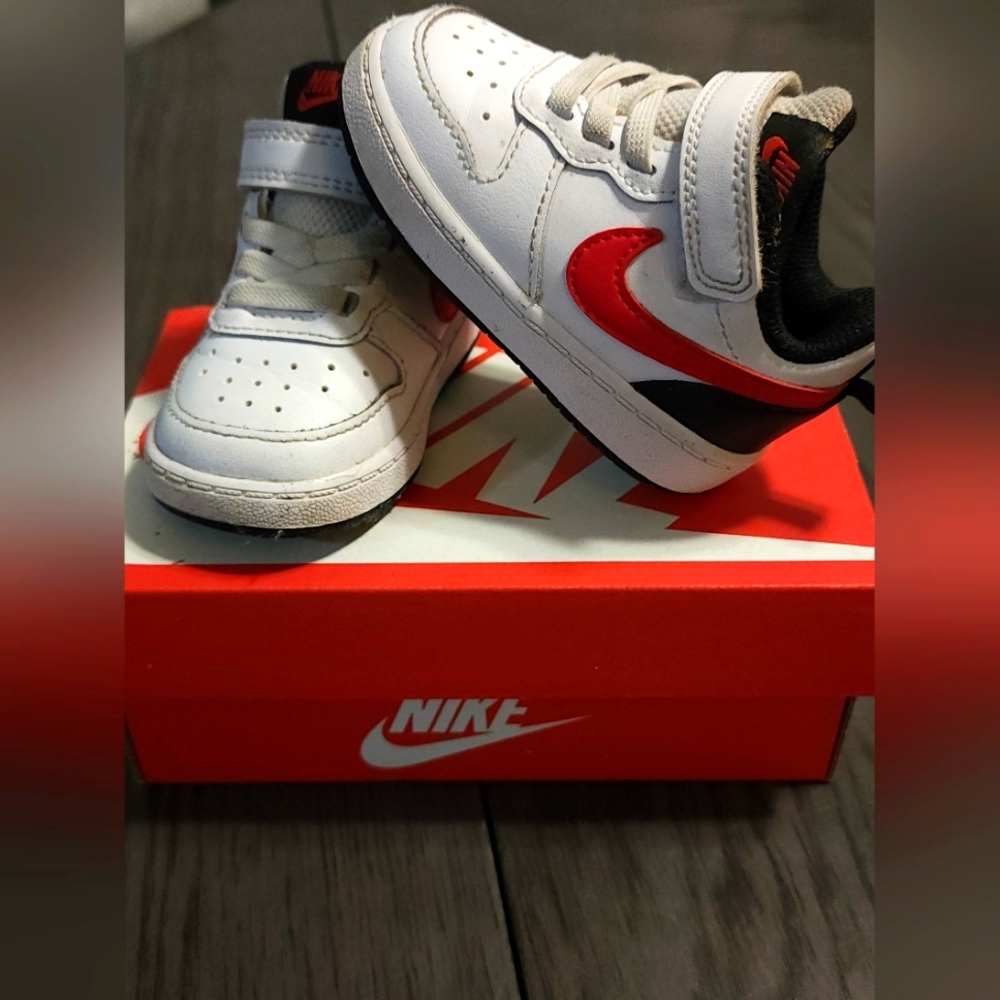 NIKE toddler sneakers